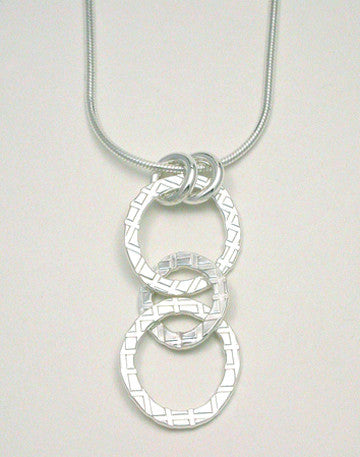 Oval Link Plaid Pendant